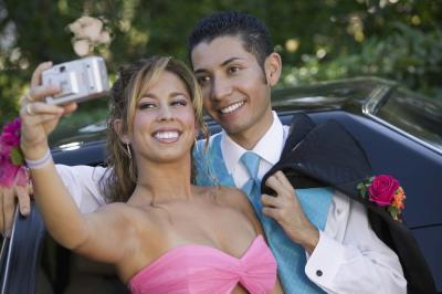 5 Reasons Why Booking a Prom Limo Gives Parents Peace of Mind